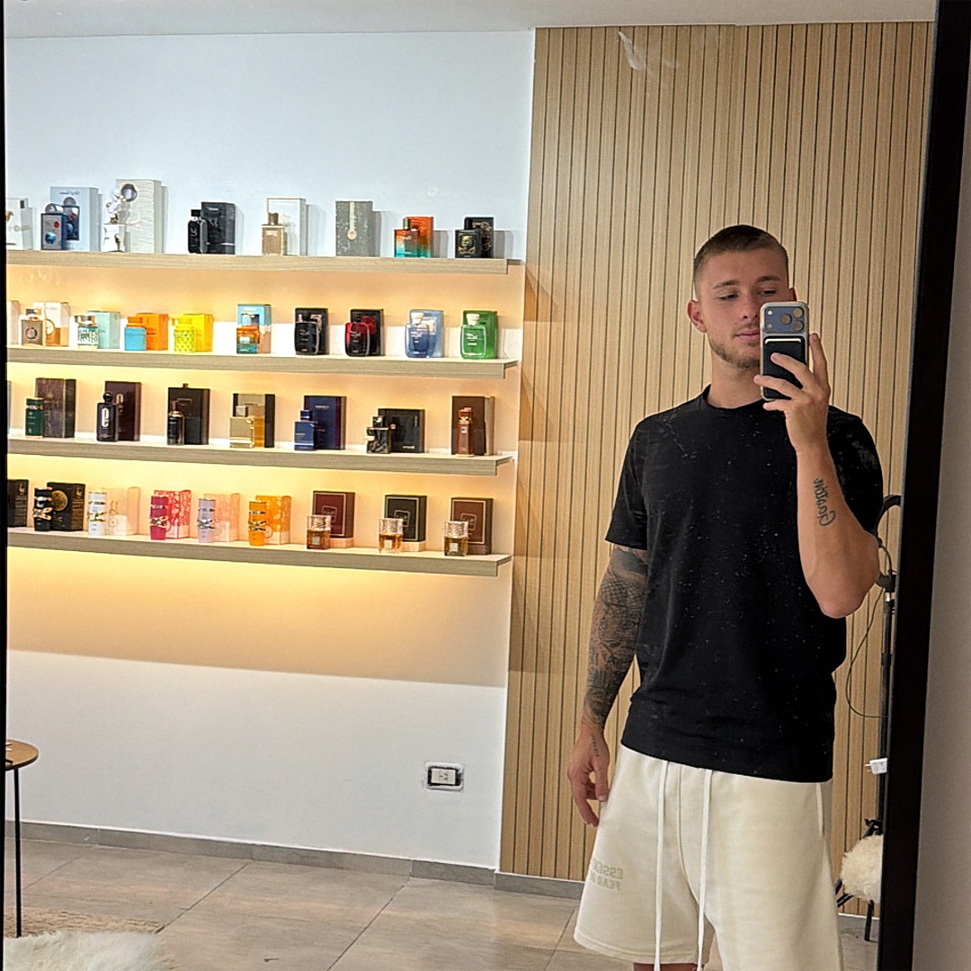 Gianni en el showroom de Few Off Us